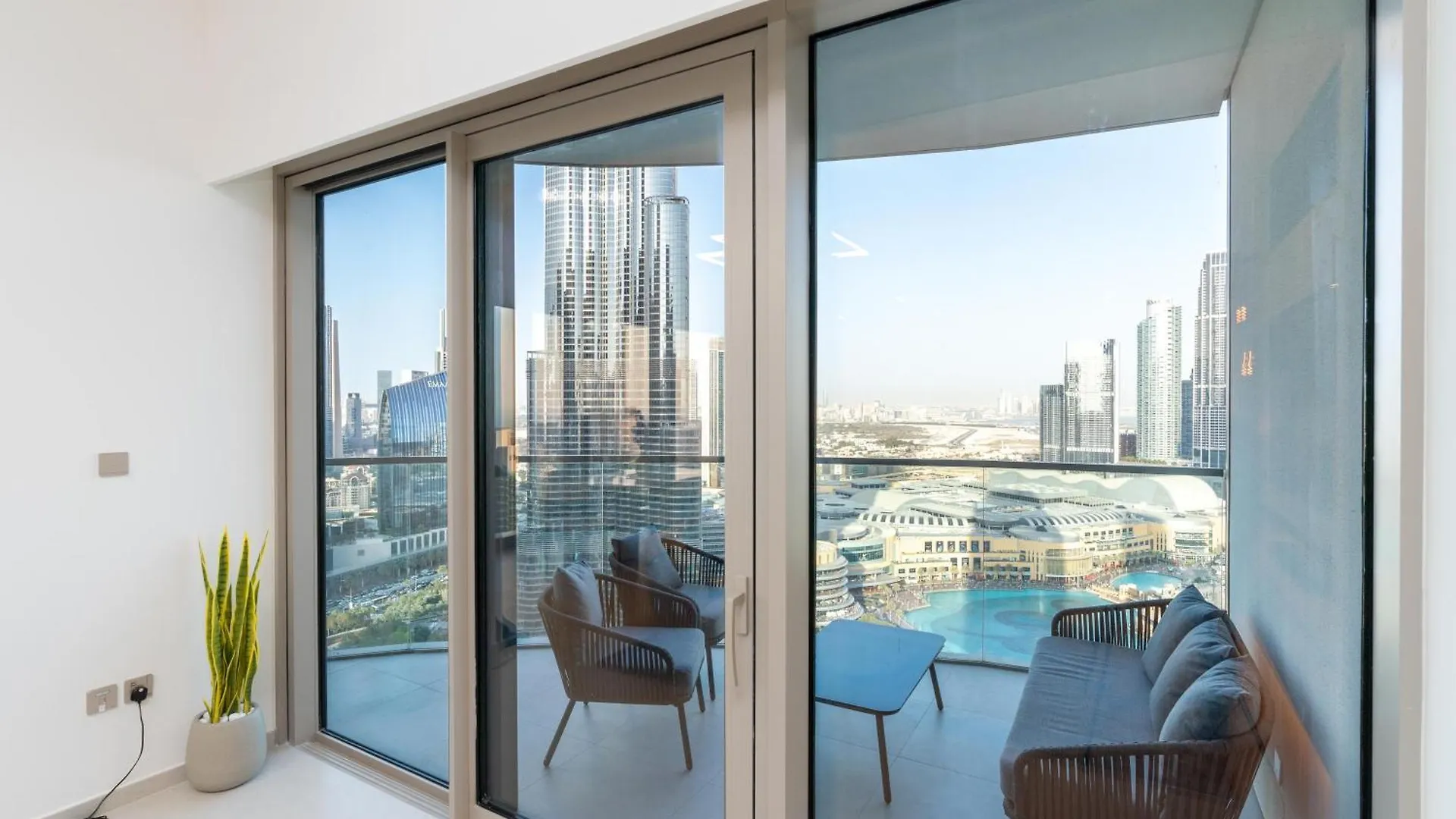 Grande 12 Opera District - Mesmerizing Full Burj & Fountain View Luxury Opera Unit Dubai Lejlighed